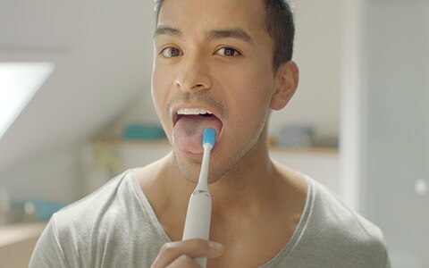 Tīri zobi un svaiga elpa ar Philips Sonicare