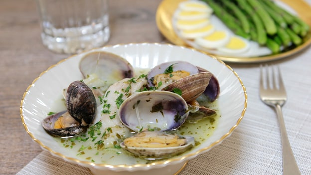 Spanish cod fillets with clams | Philips Chef Recipes
