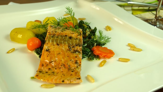 Steamed salmon with chard sauce | Philips Chef Recipes