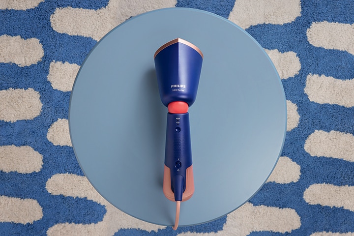 Apskatiet Philips 5000. sērijas rokas tvaicētāju darbībā
